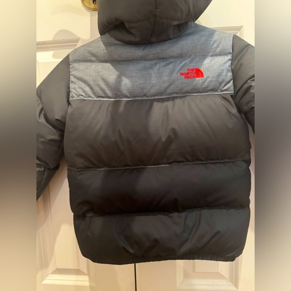 The North Face Boys Reversible Down Hooded Coat Black with Red Trim size 6 - Picture 10 of 15